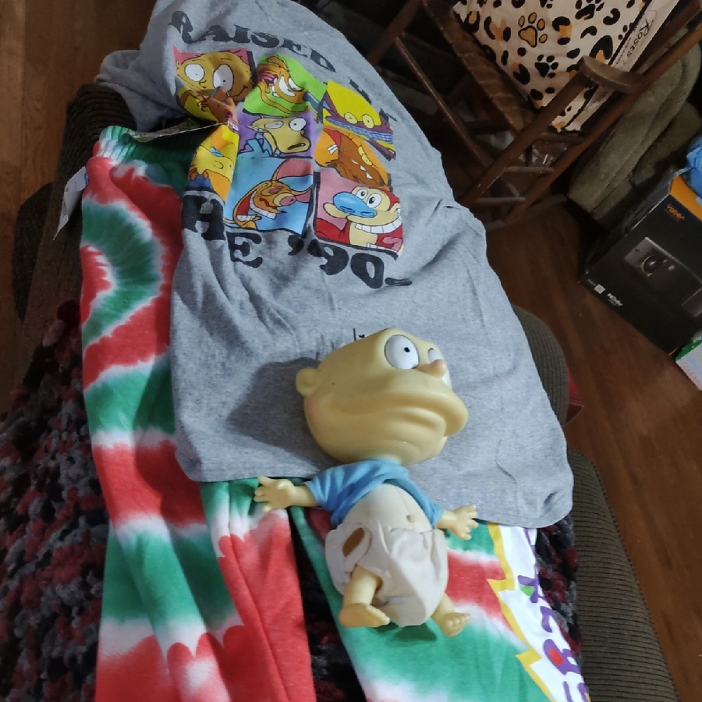 Nickelodeon Gray T-Shirt with Colorful Characters & Yellow SpongeBob Nickelodeo!
